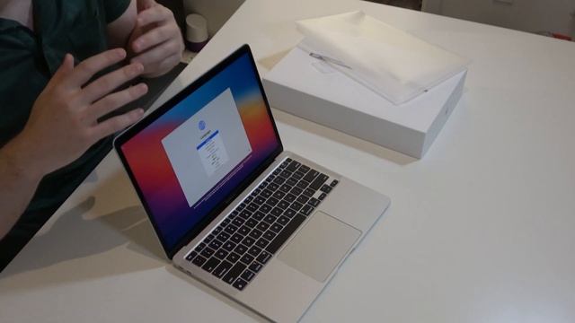 PC Guy Unboxes the New MacBook Air: Will He Make the Switch? смотреть онлайн