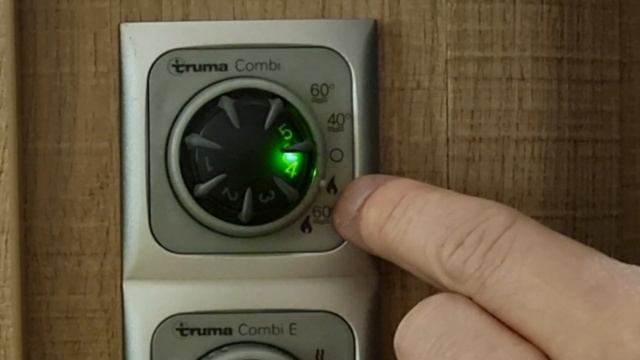 Hvordan Bruke Truma Combi E | Varme & Varmvann i Bobil (Classic Panel) смотреть онлайн