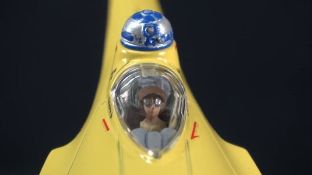 AMT Bandai Star Wars Naboo Starfighter 1/48 Scale Die Cast Model Kit 4K Review