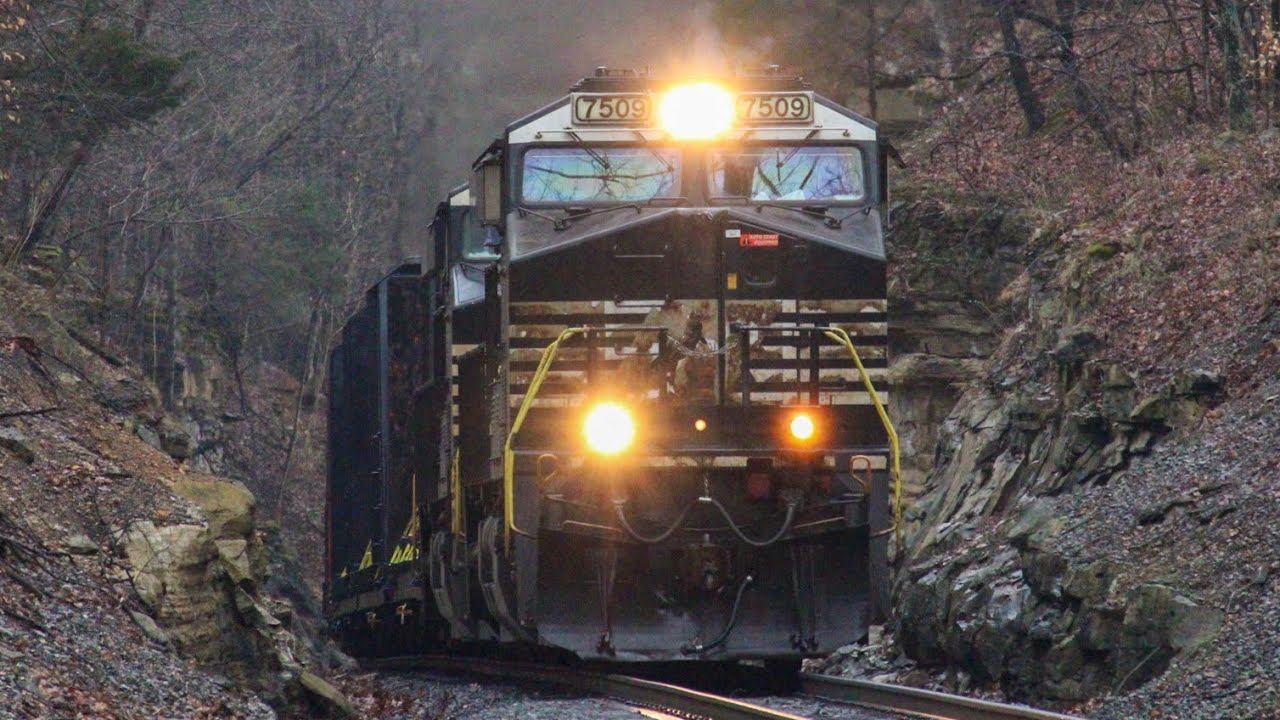 3/19/22 Huge westbound manifest 168 at mp 257.3 with 2 mid dpu's! смотреть онлайн