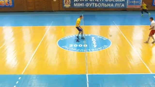 Чемпионат г.Днепропетровска по футзалу 2015-2016 Титан Днепроагроальянс-VIKO 3-1 (1 тайм) 2015 смотреть онлайн