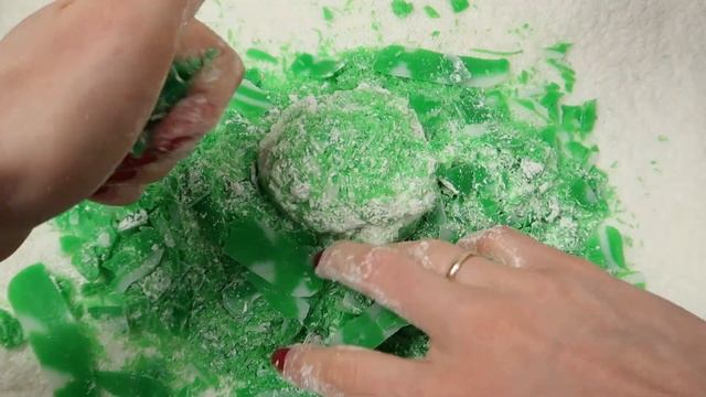 ASMR SOAP 💚 ASMR Crushing Soap Boxes with Starch | Crushing Soap Balls смотреть онлайн