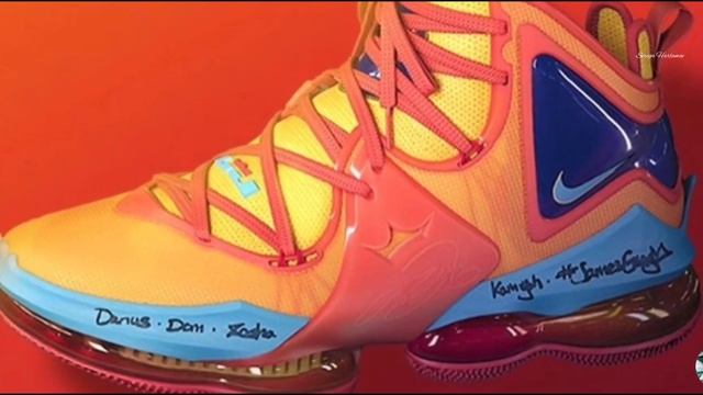 Nike Lebron 19 / Uniform смотреть онлайн