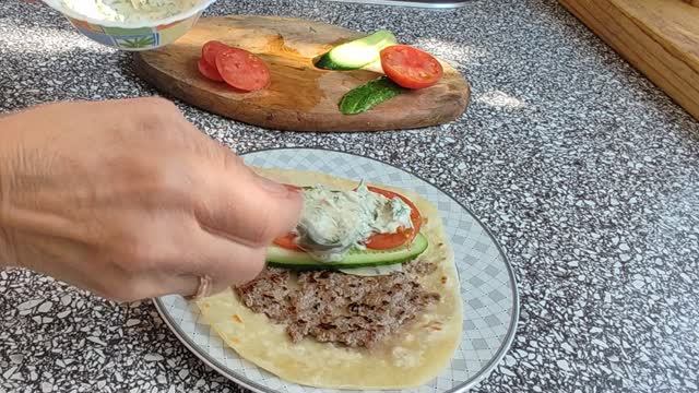 Быстрый перекус из лаваша и того, что есть в холодильнике смотреть онлайн