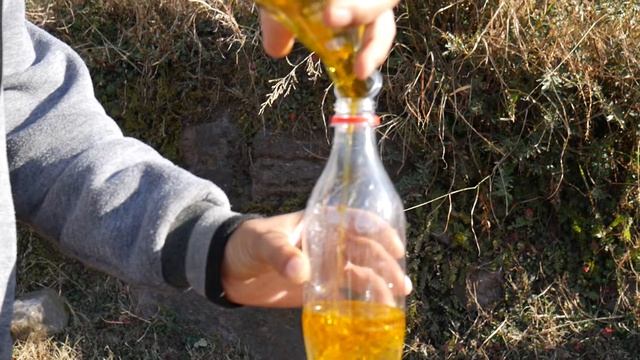 Trying to Mix Two Not Mixing Liquids! смотреть онлайн