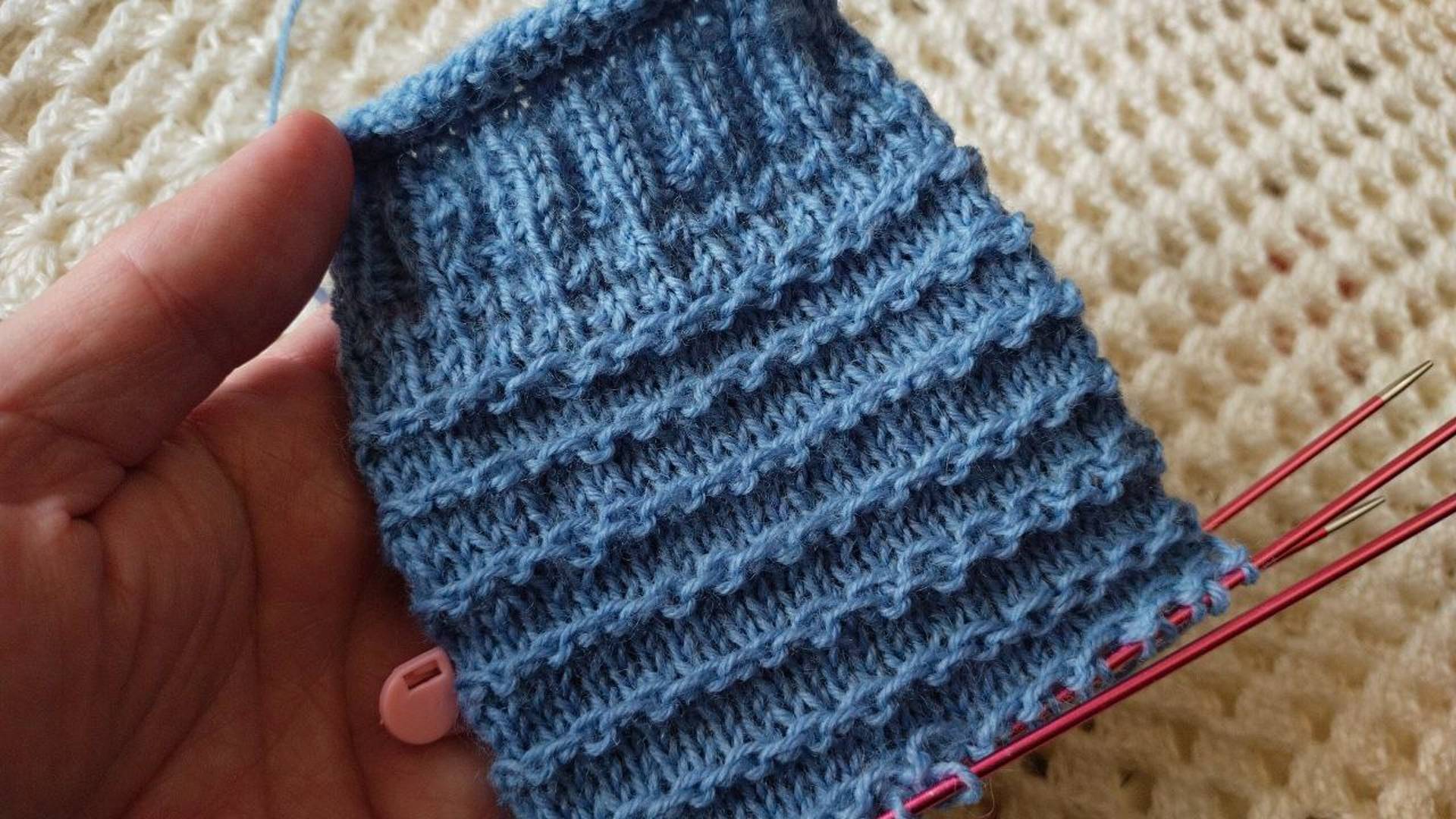 Узор простой и красивый для носков. Узоры спицами, схема. Узоры для кругового вязания. смотреть онлайн