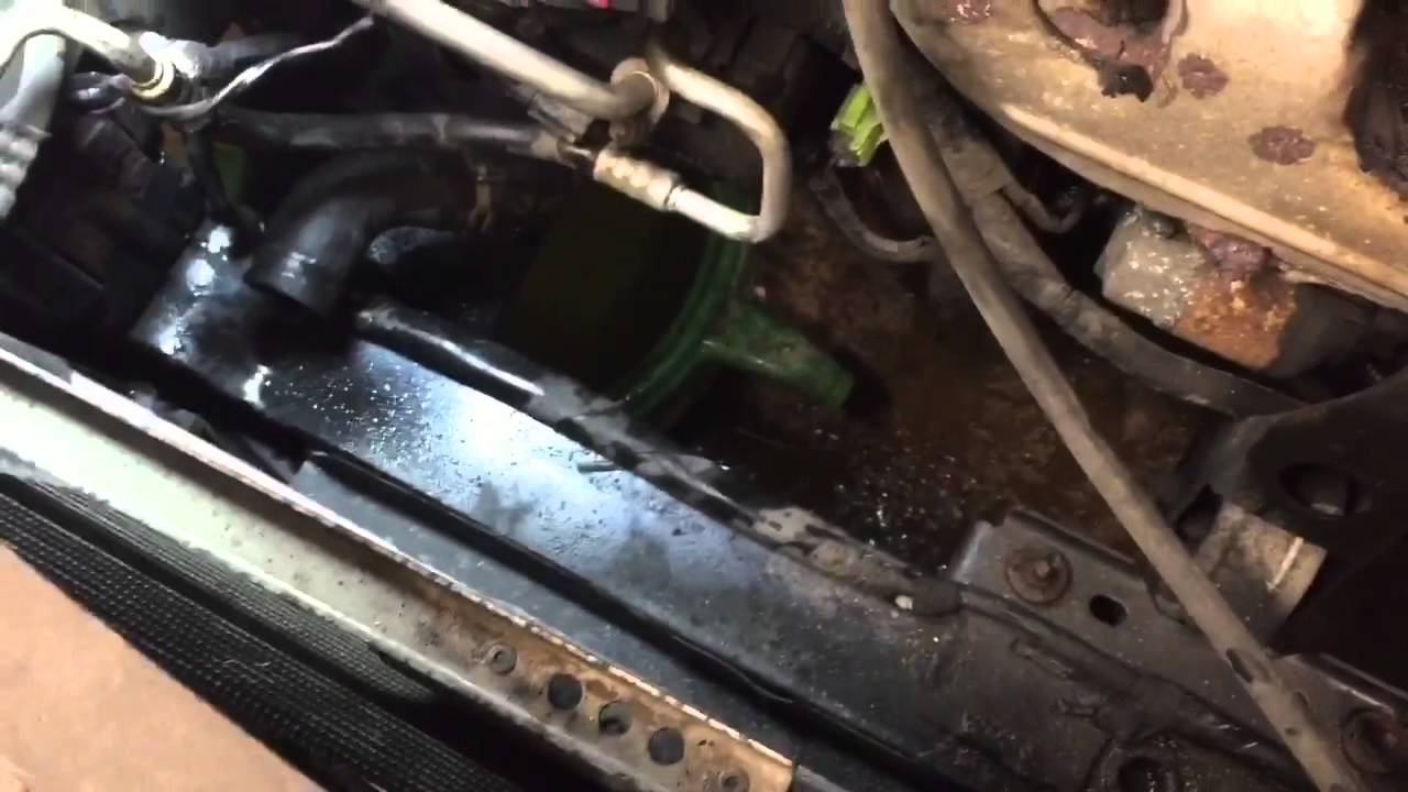 2001 To 2004 Chrysler town and country Radiator Replacement смотреть онлайн
