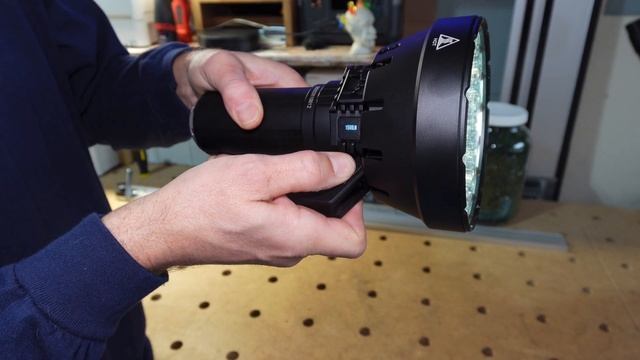 120,000 LUMENS! Is it really the BRIGHTEST flashlight right now? Imalent SR32 смотреть онлайн