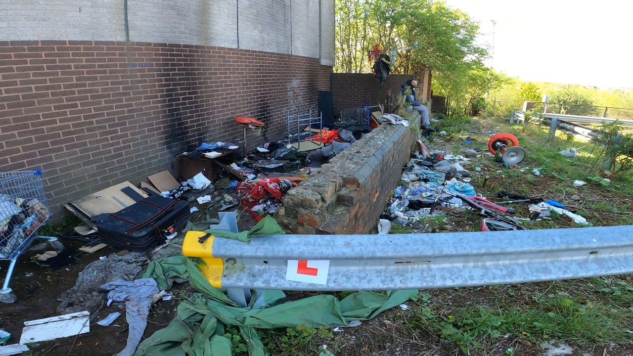 BRITAIN IN CRISIS- CRACK DENS IN A BROKEN TOWN смотреть онлайн