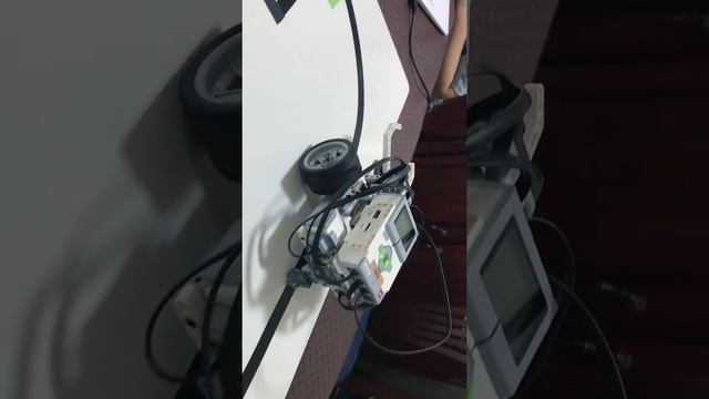 First test with PID controlled motors смотреть онлайн