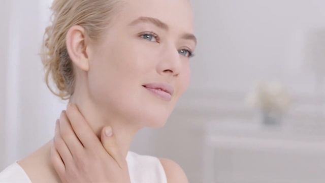 Comment appliquer son Double Serum ? | Clarins смотреть онлайн