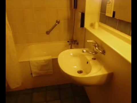 Вторая комната за ночь, телевизор не работал, hôtel Kyriad, Strasbourg. Новогодняя ночь. смотреть онлайн