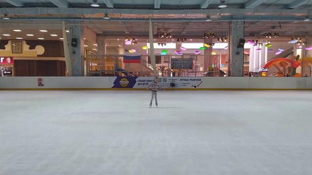 Каток. Мила на льду первый раз смотреть онлайн