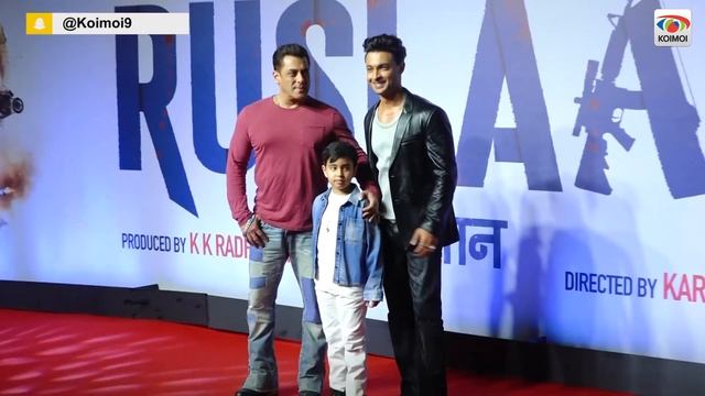 Aww! Salman Khan Kisses Ayat and Ahil At 'Ruslaan' Screening | Watch Video | Koimoi смотреть онлайн