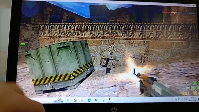 Играю в Counter_Strike_1.6