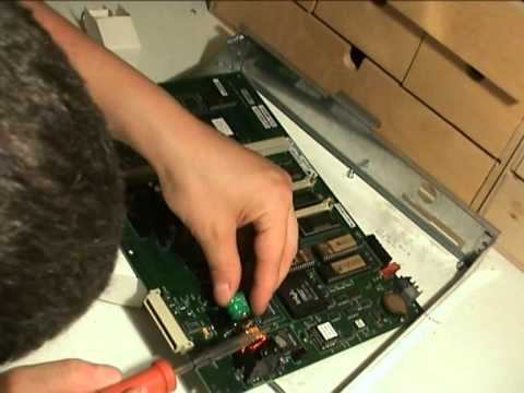 IGT S2000 - Super Spin Sizzling 7 - Main battery low - How to change the two batteries смотреть онлайн