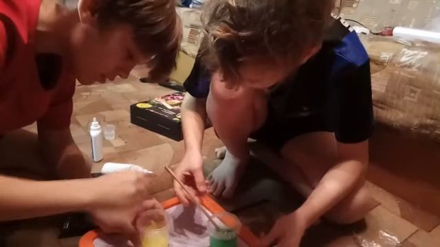 Как сделать слайд с клеем и активатором и красителем смотреть онлайн