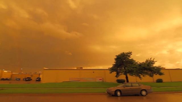 The sky after heavy rain turned into beautiful yellow color смотреть онлайн