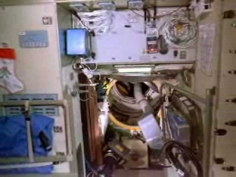 Weightlessness in ISS смотреть онлайн