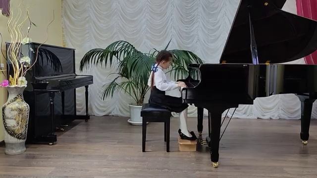 Мурзина Мария, 9 лет. И.С.Бах Менуэт смотреть онлайн