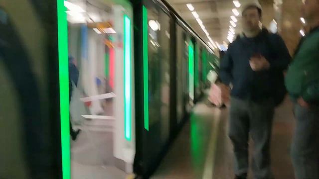 Электропоезд Москва 2019 отправляется в тупик на станции Комсомольская СЛ///8 Апреля 2023 смотреть онлайн
