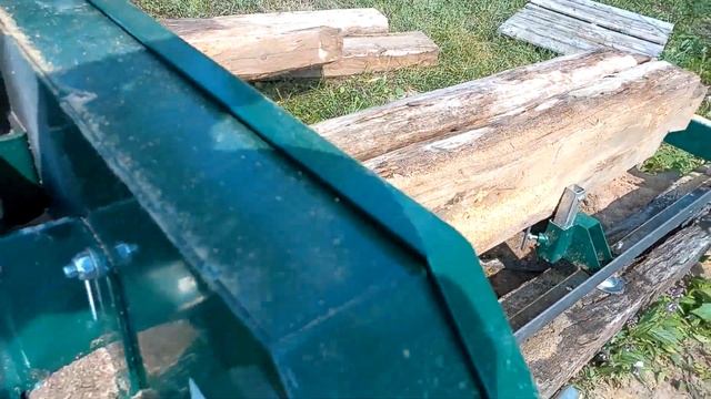 120 year old reclaimed barn beams milled on the HM122 sawmill. смотреть онлайн