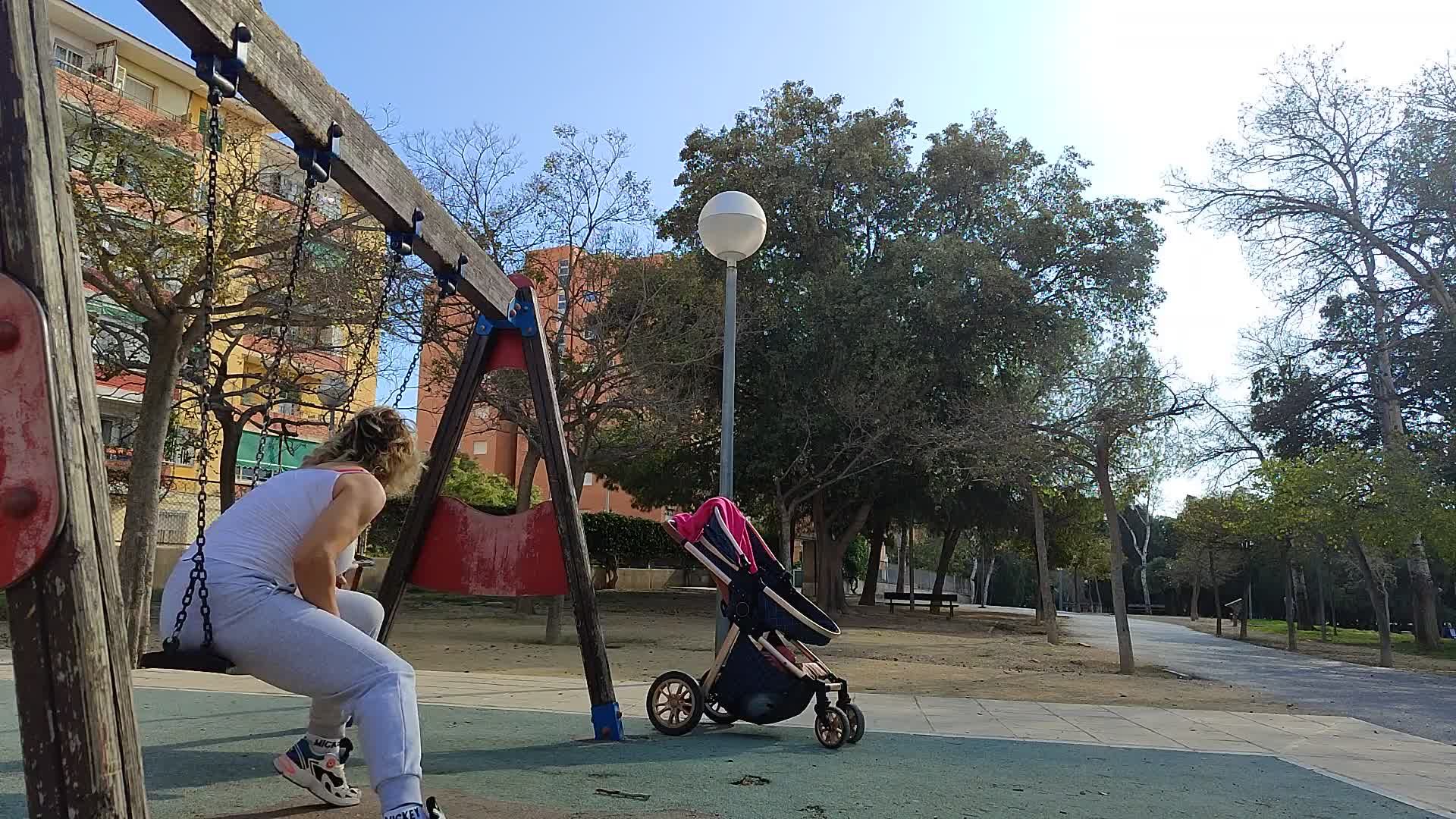 Spain_Nicole_s_out_for_a_walk — Николь на прогулке Испания