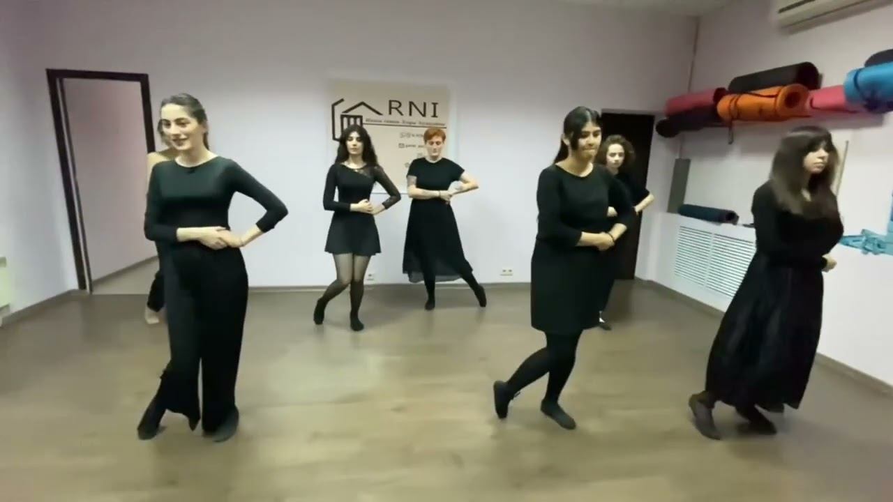 Один день из жизни Гарни пар 🏛️ смотреть онлайн