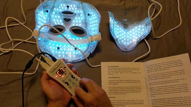 LED BEAUTY MASK - Using the Remote Control To Turn On and Control the Mask and Neck Piece смотреть онлайн
