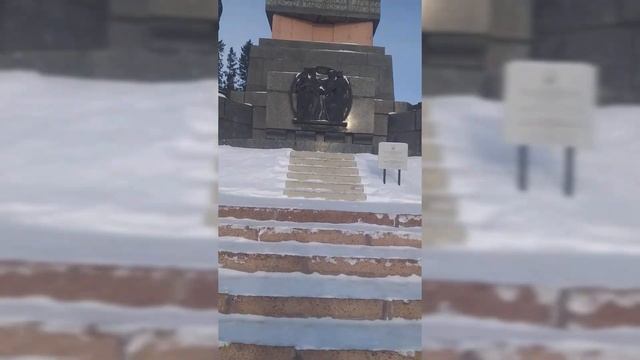 Уфа / Монумент 1557–1957» и надпись «Слава великой братской дружбе русского и башкирского народов». смотреть онлайн