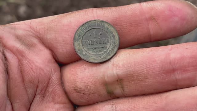 Царские монеты на распашке деревни XVlll века! смотреть онлайн