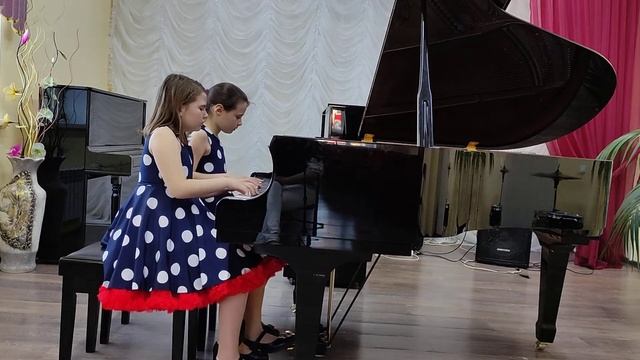 Надежда Судьина, София Лобастова. К.Листов " В землянке" смотреть онлайн