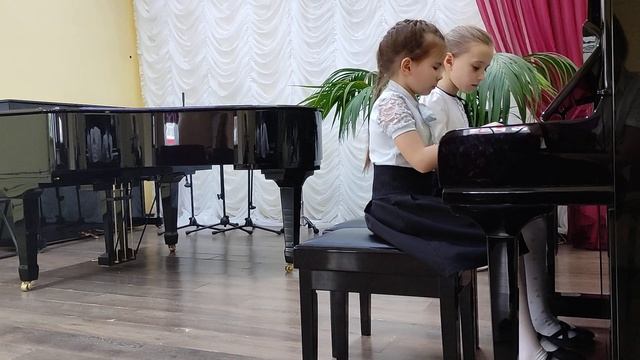 М.Глинка "Полька". исполняют Мурзина Мария ,8 лет, Мурзина Варвара, 8 лет смотреть онлайн