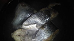 селедку соленую надо с начало отмочить в воде