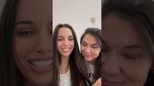 Таня и Настя только приехали с лагеря