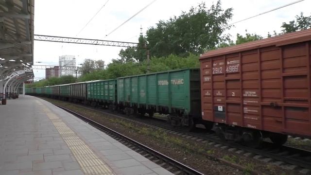 "В память об электровозе..." ВЛ10-371 с грузовым поездом смотреть онлайн