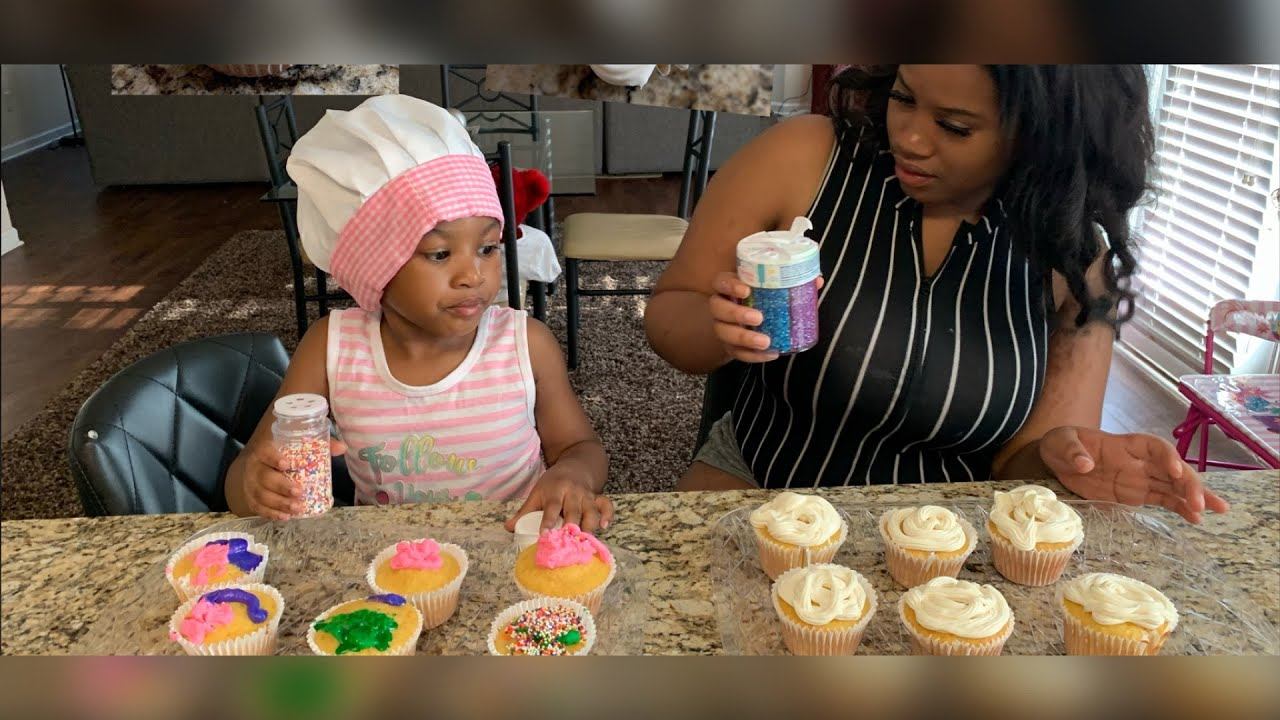 Baking Cupcakes With Zamora!!! смотреть онлайн