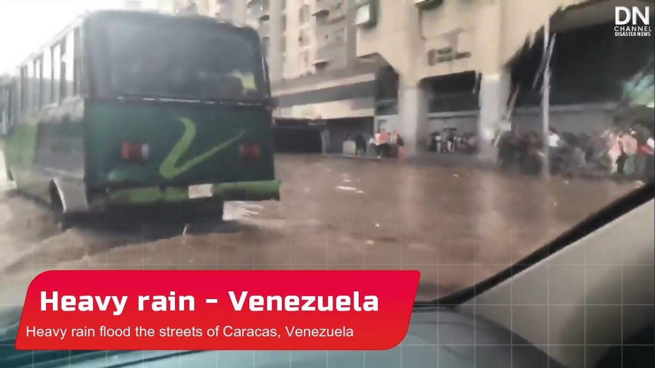 Heavy rain flood the streets of Caracas, Venezuela - Oct. 15, 2020 смотреть онлайн