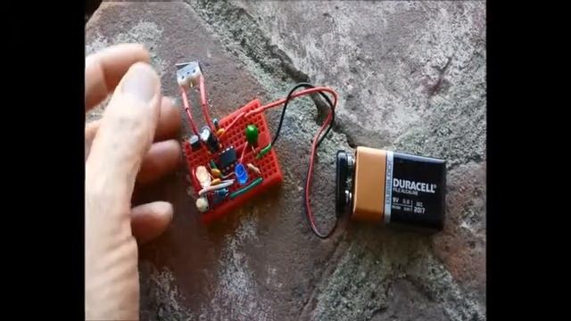 555 Monostable with Trigger lockout смотреть онлайн