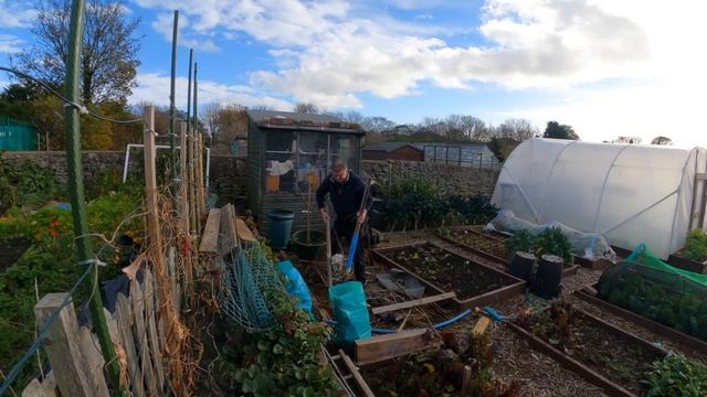 I Have An Idea For The Garden You Might Like | Garden Tidy Up | Allotment Gardening With Tony смотреть онлайн