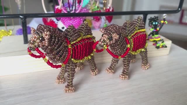 Верблюд из бисера / Верблюд своими руками / Фигурки из бисера / Бисероплетение / смотреть онлайн