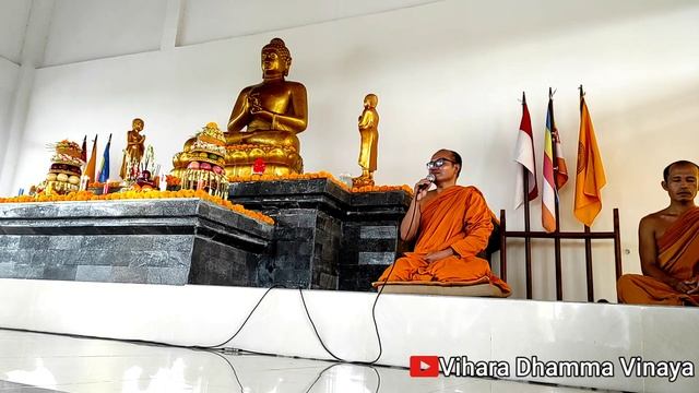 Pesan Dhamma kepada pengantin Rendi Rosianto, Diana Pertiwi oleh Bhikkhu Saccadhamo Thera смотреть онлайн
