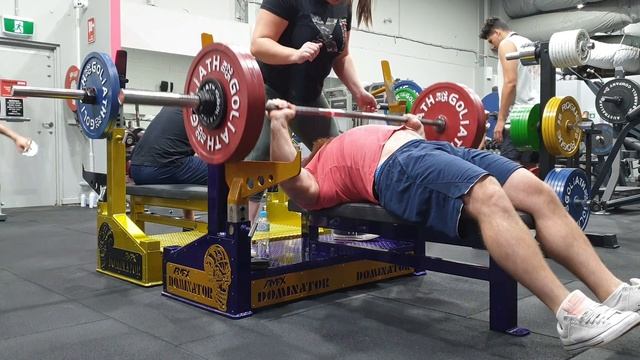 Bench Press 230 kg / 506 lbs - With a torn Calf смотреть онлайн