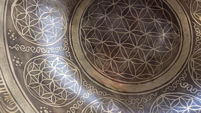 Тибетская поющая чаша кованая с цветком жизни Pr16 смотреть онлайн