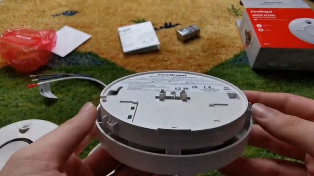 Fire Angel SW1-R Hardwired Optical Smoke Alarm - Unboxing & Review смотреть онлайн