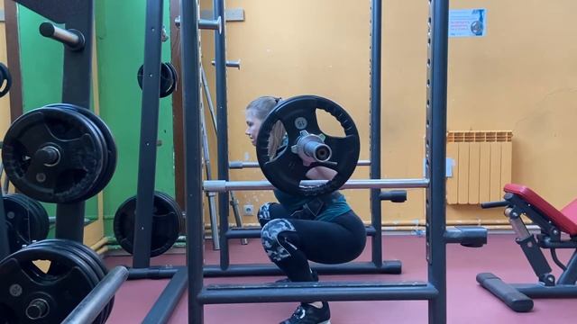 Присед т/а с паузой (2 сек.) внизу 55*4 смотреть онлайн