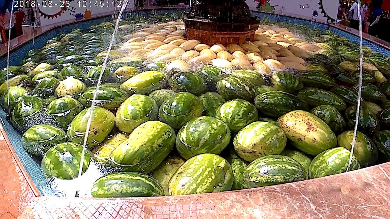 Длинные упругие струи и крупные полосатые шары смотреть онлайн