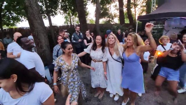 Latinamerican Wochenende at Villa Flora - video 10 смотреть онлайн