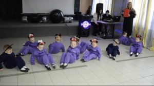 Танец Микки Микки Маус