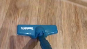 Makita DCL181FZ на полу